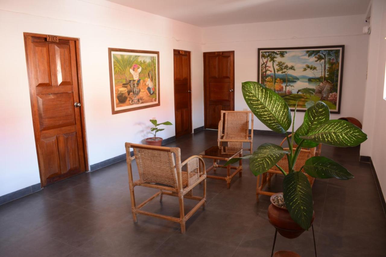 Hostal Casa Blanca Tarapoto Exterior photo